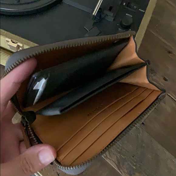 Brand new Coach Zippered Wallet - Picture 3 of 6